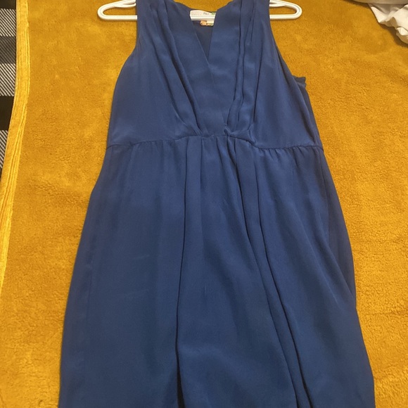 Used boutique dress needs a little love, has a small burn hole at bottom - Picture 2 of 6
